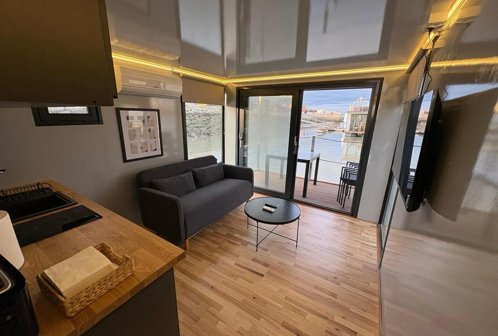 The Boathouse Company - Casa Flotante Experience - Real Club Nautico, El Puerto De Santa Maria 호텔