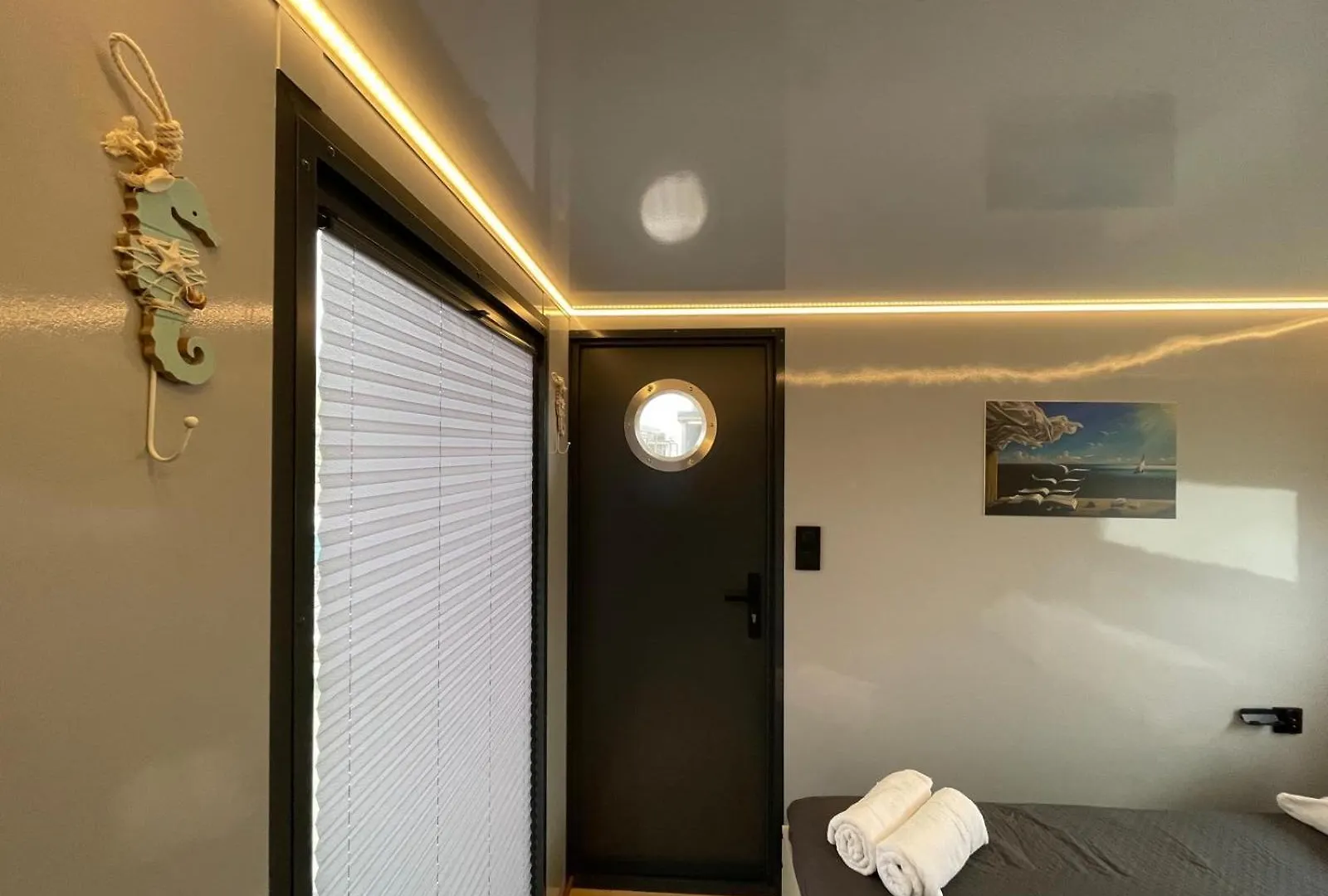 The Boathouse Company - Casa Flotante Experience - Real Club Nautico, El Puerto De Santa Maria Hotel 0*,