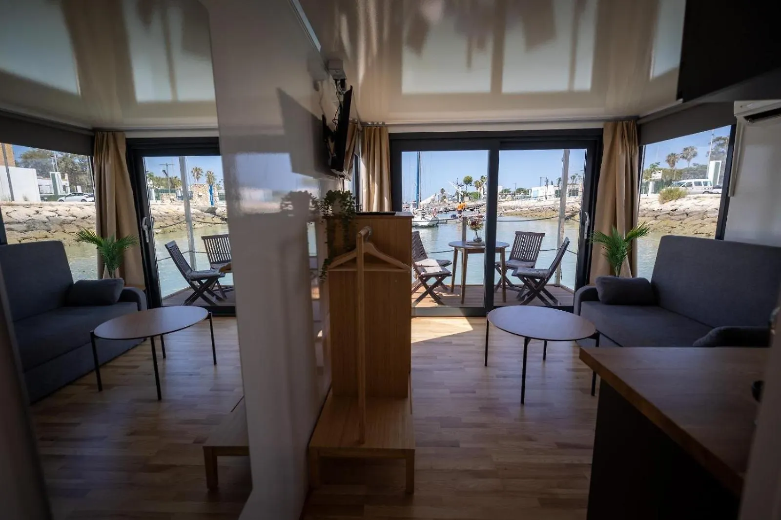 Hotel en barco Hotel The Boathouse Company - Casa Flotante Experience - Real Club Nautico, El Puerto de Santa María España