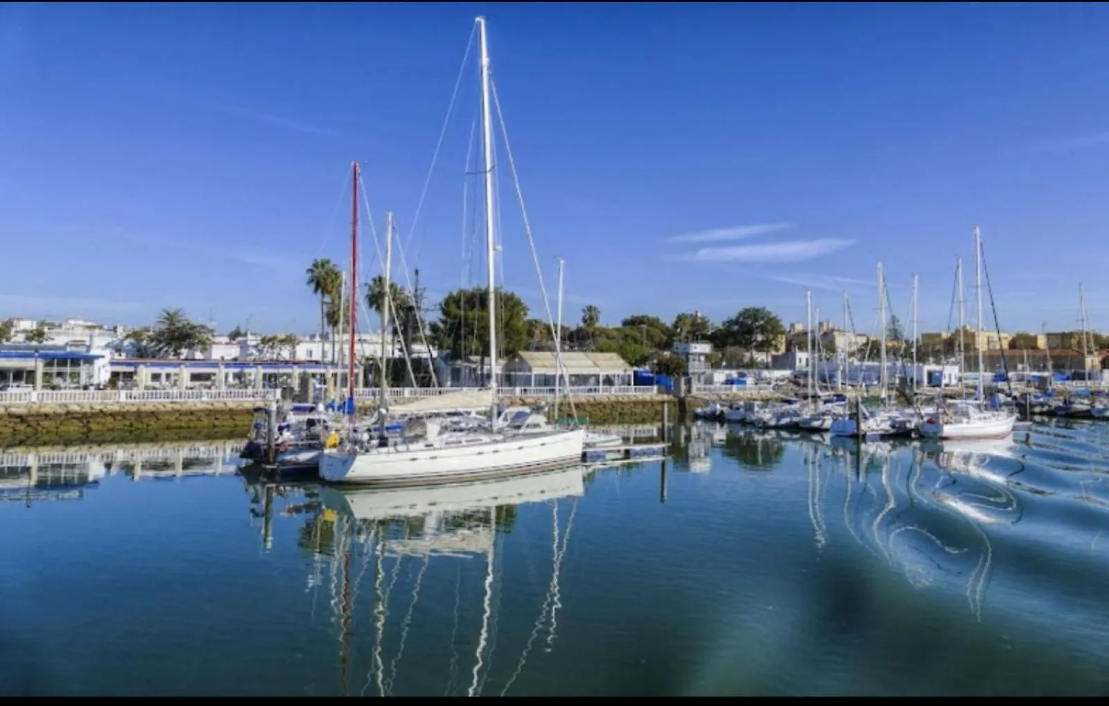 The Boathouse Company - Casa Flotante Experience - Real Club Nautico, El Puerto De Santa Maria Hotel 0*,  Spain