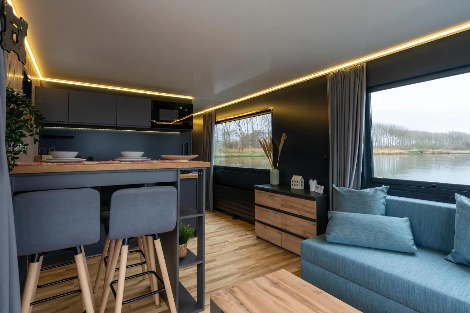 The Boathouse Company - Casa Flotante Experience - Real Club Nautico, El Puerto De Santa Maria Hotel Botel