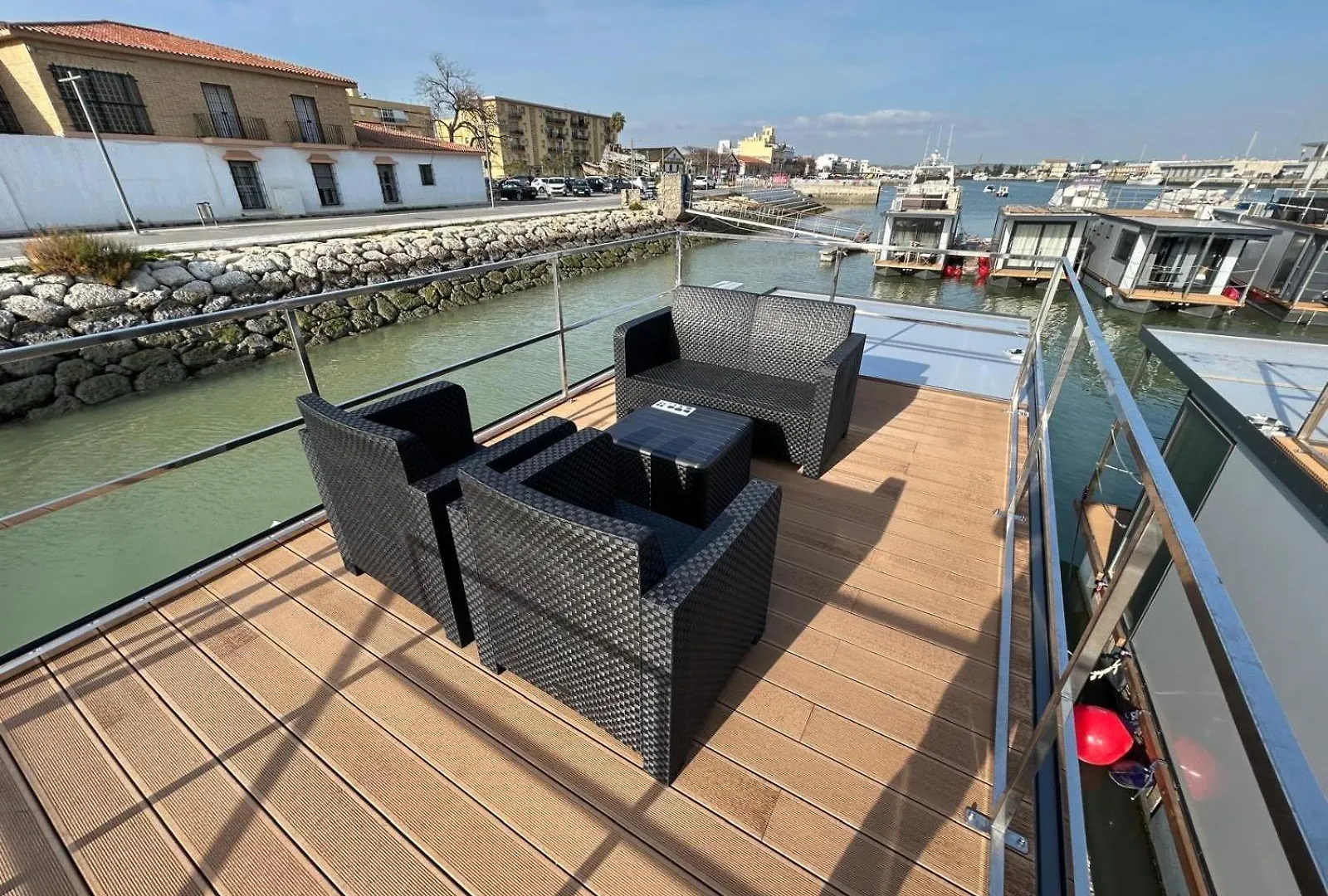 The Boathouse Company - Casa Flotante Experience - Real Club Nautico, El Puerto De Santa Maria Hotel 0*,  Spain